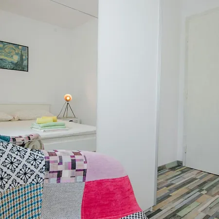 Apartment With Parking Space - 25102 Trogir