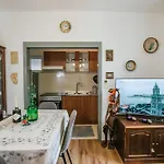 아파트 With Parking Space - 25102 트로기르