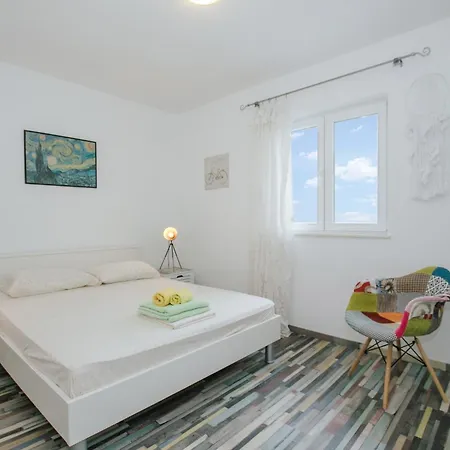 With Parking Space - 25102 Apartman Trogir